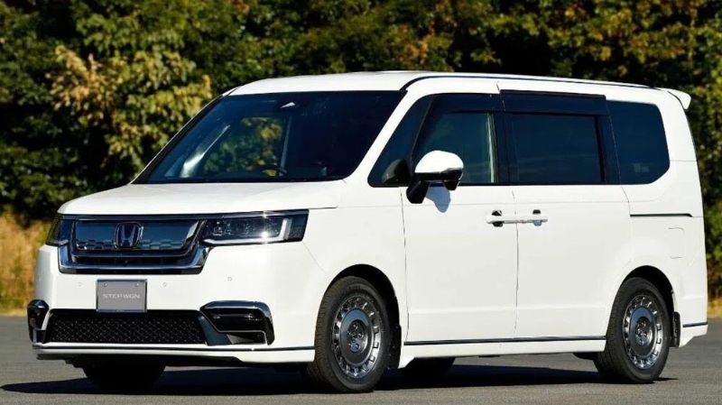 New 2022 Honda Stepwgn Premium Minivan _ Variant Spada, Air