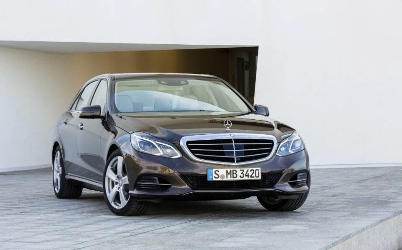 Luxury Car Chronicles- Part 2 The Evolution of the E-Class - Motozite Luxury Car Chronicles- Part 2 The Evolution of the E-Class - Motozite
