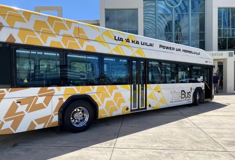 Pilot project pays infrastructure cost for bus fleets to go electric _ Hawai'i Public Radio